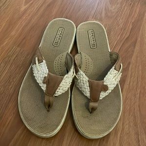 Sperry flip flops